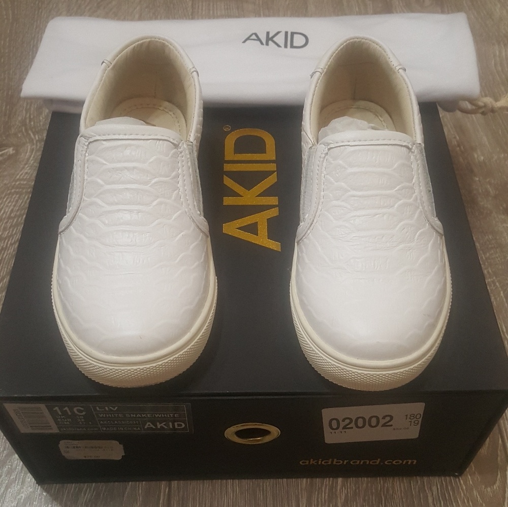 Akid white pull on sneaks (kids size 11C)